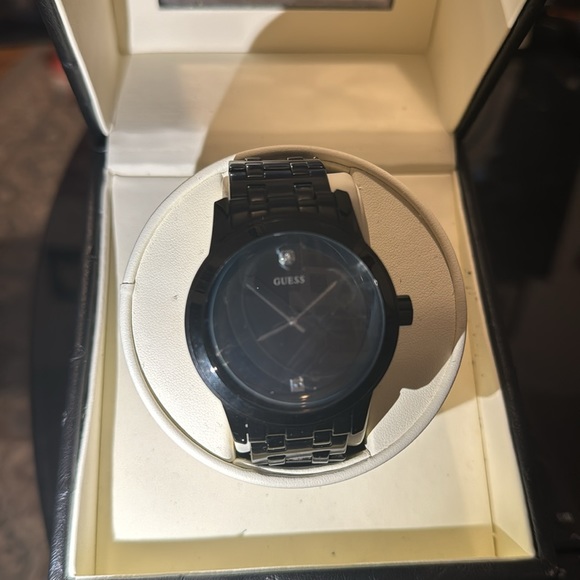 Guess men’s watch black band with black dial - Picture 2 of 2